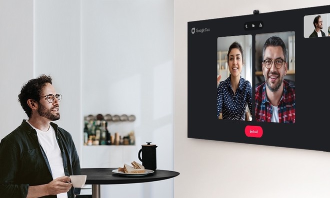 Samsung Neo QLED 2022 tv appesa a muro