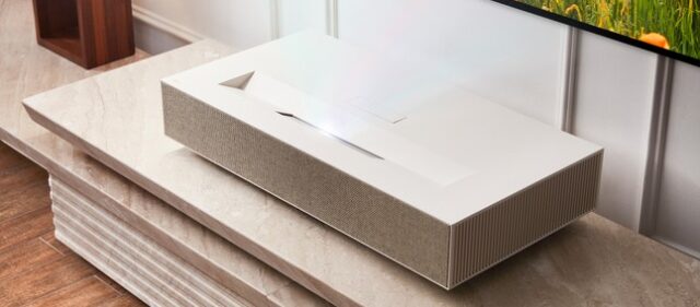 LG Cinebeam HU915QE: proiettore laser ultra corto LG CINEBEAM HU915QE