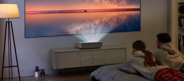 Proiettore Laser LG Cinebeam 4K HU715Q a tiro ultra-corto: specifiche e prezzo Proiettore LG Cinebeam HU715Q